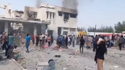 Imagem de menino iraniano antes de ataque a escola viraliza após tragédia fatal