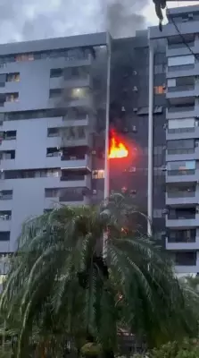 Incêndio de grandes proporções atinge prédio no Condomínio Mandala, na Barra da Tijuca