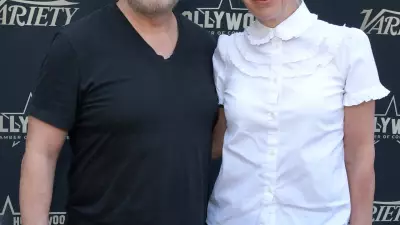 Jane Fallon, parceira de Ricky Gervais, revela diagnóstico de câncer de mama em estágio inicial