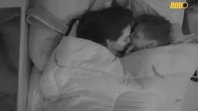 Jonas e Jordana têm momento íntimo escondido no BBB 26, com beijos e carícias