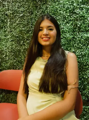 Jovem com esclerose múltipla supera desafios e conclui ensino médio em Maceió