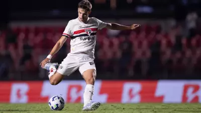 Justiça de SP aceita acordo após jogador do São Paulo ofender adversário com xenofobia