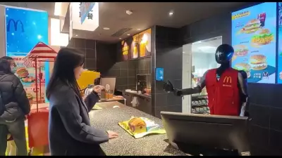 McDonald's em Xangai testa robôs humanoides para atendimento e entrega de alimentos