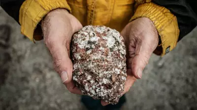 Minerais de Terras Raras: A Corrida Geopolítica por Recursos Essenciais para Tecnologia