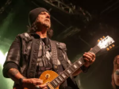 Morre Phil Campbell, ex-guitarrista do Motörhead, aos 64 anos após longa batalha