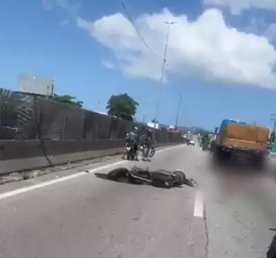 Motociclista morre em colisão com carreta e caminhonete na BR-101 em São José (SC)