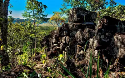 Muralha de 15 km no Cerrado: mistério de pedras vulcânicas e 'óleo de baleia' em Goiás