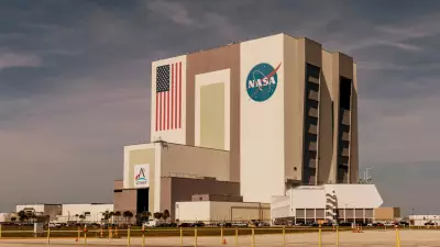 NASA cancela estação lunar orbital e focará em base de US$ 20 bi na superfície