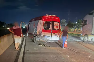 Ônibus colide com ambulância na BR-364 em Cuiabá e deixa três pessoas feridas