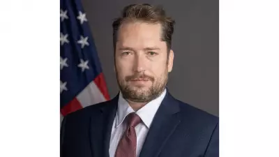 Notícia falsa sobre Trump suspender entrada de brasileiros nos EUA circula em redes sociais