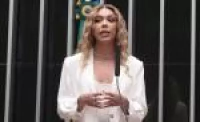 ONG processa deputada Erika Hilton por fala sobre 'imbeCIS' e pede R$ 500 mil