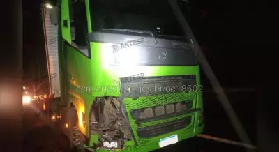 Pedestre morre ao tentar atravessar a Raposo Tavares e é atropelado por carreta em Araçoiaba da Serra