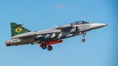 Primeiro caça Gripen fabricado no Brasil é apresentado com presença de Lula em SP