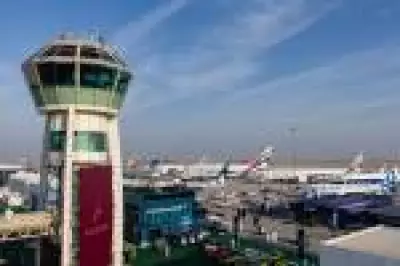 Retomada parcial de voos no Oriente Médio permite início de evacuações de viajantes presos