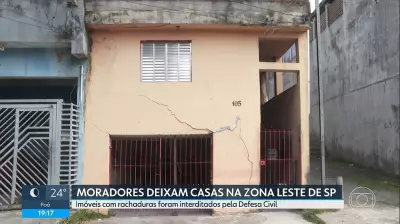 Risco de desabamento obriga famílias a deixar casas em São Mateus, na Zona Leste de SP