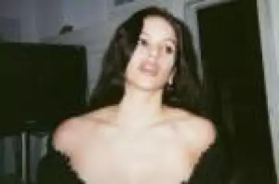 Rosalía interrompe show na Itália após sofrer grave intoxicação alimentar