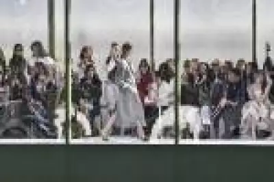 Semana de Moda de Paris mantém programação apesar de tensões geopolíticas no Oriente Médio