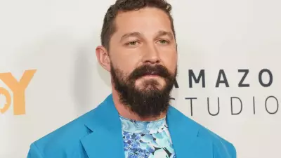 Shia LaBeouf é flagrado em hotel de Roma apenas de cueca pedindo fogo para cigarro