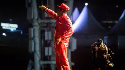 Tyler, The Creator encerra Lollapalooza 2026 com show divertido, mas com público reduzido