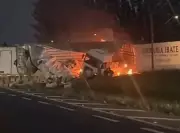 Acidente grave com dois caminhões interdita Rodovia Washington Luís em Ibaté, SP