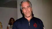 Agente penitenciária pesquisou Epstein no Google antes de sua morte, revelam documentos