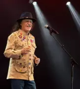 Alceu Valença brilha aos 80 anos em show '80 Girassóis' que percorre o Brasil após estreia no Rio