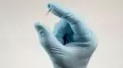 Anvisa suspende Bio Meds Brasil por venda irregular de medicamentos manipulados e implantes hormonais