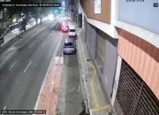 Asfalto explode e abre cratera na Consolação em SP; carro quase atingido