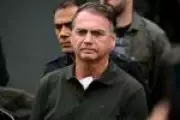Bolsonaro apresenta melhora clínica, mas permanece internado na UTI com pneumonia bacteriana