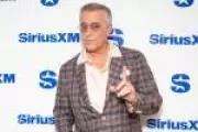 Bruce Campbell, astro de 'Evil Dead', revela câncer 'tratável, mas não curável'