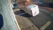 Caminhão desgovernado causa grave acidente em Lins, SP, após possível falha nos freios