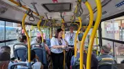 Campanha sobre autismo leva conscientização aos ônibus de Teresópolis na Região Serrana