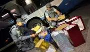 Casal boliviano preso com 21,5 kg de cocaína escondidos em embalagens de presente em SP