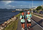 Casal de Florianópolis completa 113 dias consecutivos correndo meia maratona diária