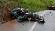 Casal idoso morre em colisão frontal com carreta na BR-116 em Leopoldina