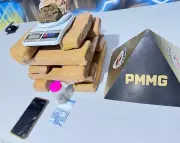 Casal é preso por tráfico após tentar jogar maconha pela janela durante abordagem da PM em Ipatinga