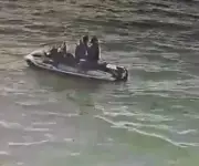 Casal se beijava em moto aquática quando foi atropelado por barco turístico em SC