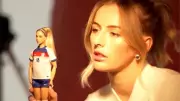 Chloe Kelly, estrela inglesa do futebol feminino, é homenageada com boneca Barbie no Dia da Mulher