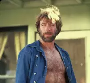 Chuck Norris é hospitalizado após emergência médica no Havaí
