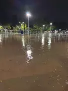 Chuva intensa causa alagamentos e destelhamentos em Montes Claros, Norte de Minas
