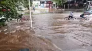 Chuva intensa causa alagamentos e transtornos em Ilha Solteira e Araçatuba, SP
