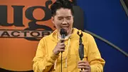 Comediante Alex Duong morre aos 42 anos após batalha contra câncer raro