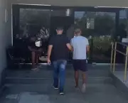 Condenado por homicídio em escola é preso após fuga espetacular pulando casas em Búzios