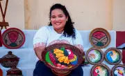 Curso gratuito com bolsa de R$ 650 capacita artesãs e confeiteiras na Bahia