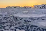 Derretimento polar altera rotação da Terra e alonga os dias, revela estudo histórico