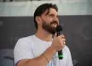 Empresário defende primeira academia cristã do Brasil em Curitiba, que viraliza com música gospel