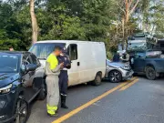 Engavetamento com sete veículos deixa 12 feridos na MG-050 em Itaúna