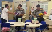 Estudante de Nova Campina recebe celular novo em surpresa emocionante organizada por colegas e professores