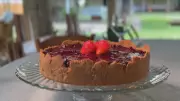 Estudante de Paranavaí ensina a preparar cheesecake de frutas vermelhas com receita detalhada