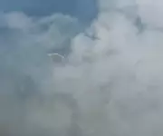 Fenômeno óptico 'Glória' cria bolha luminosa ao redor de avião em Santa Catarina